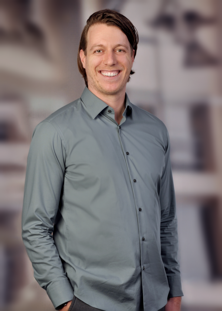 Mike Rachor ist Geschäftsführer der Qarizada und Rachor Engineering GmbH, Ihr Partner für Ingenieurleistungen in den Bereichen Technische Gebäudeausrüstung und Leit- und Sicherungstechnik mit Sitz im Rhein-Main-Gebiet.